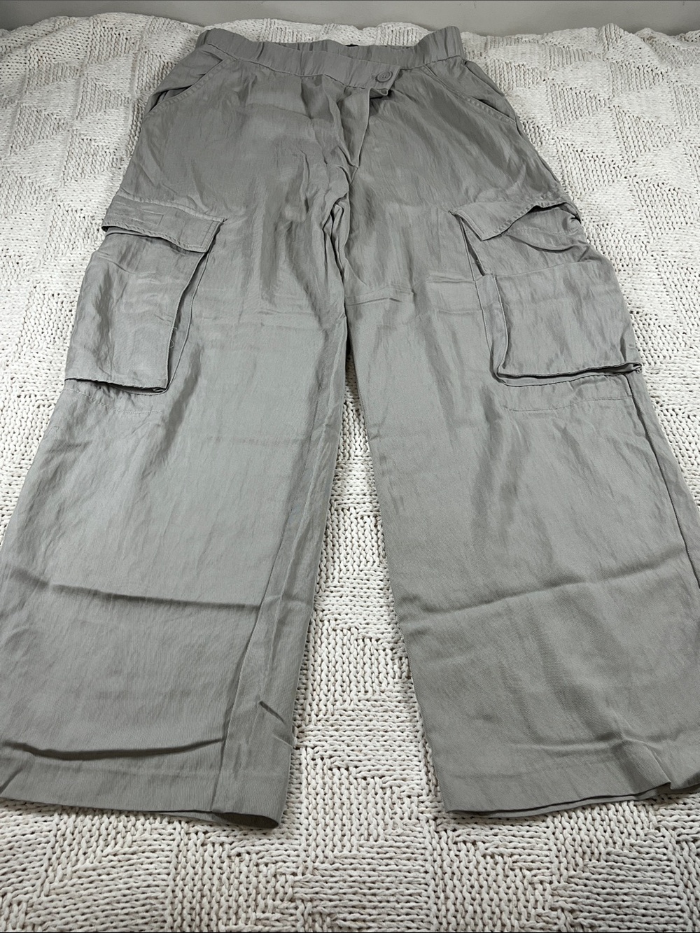 Zara Wide-Leg Cargo Pants in Light Gray